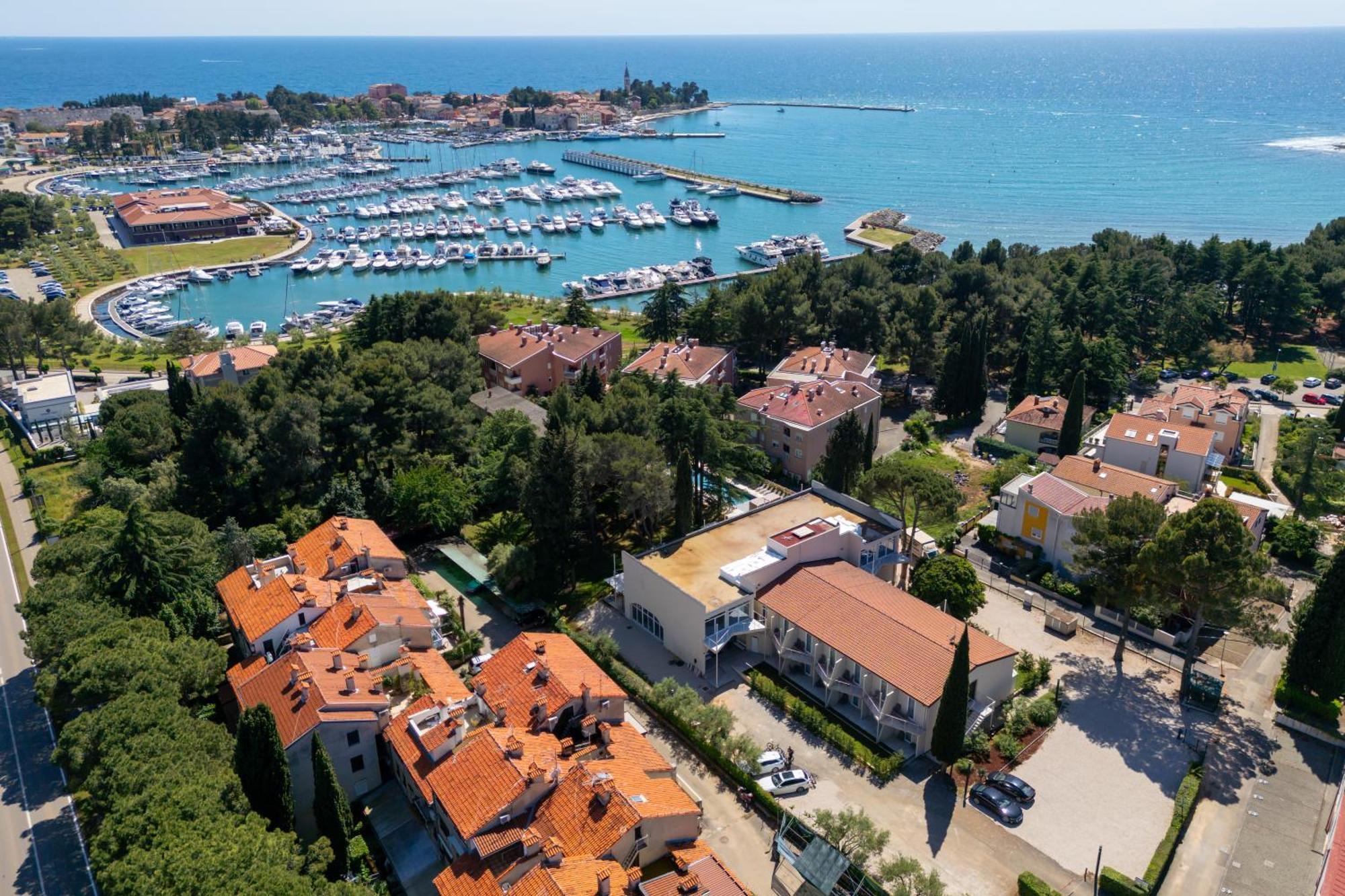 Hotel Emaus Novigrad  Exterior photo