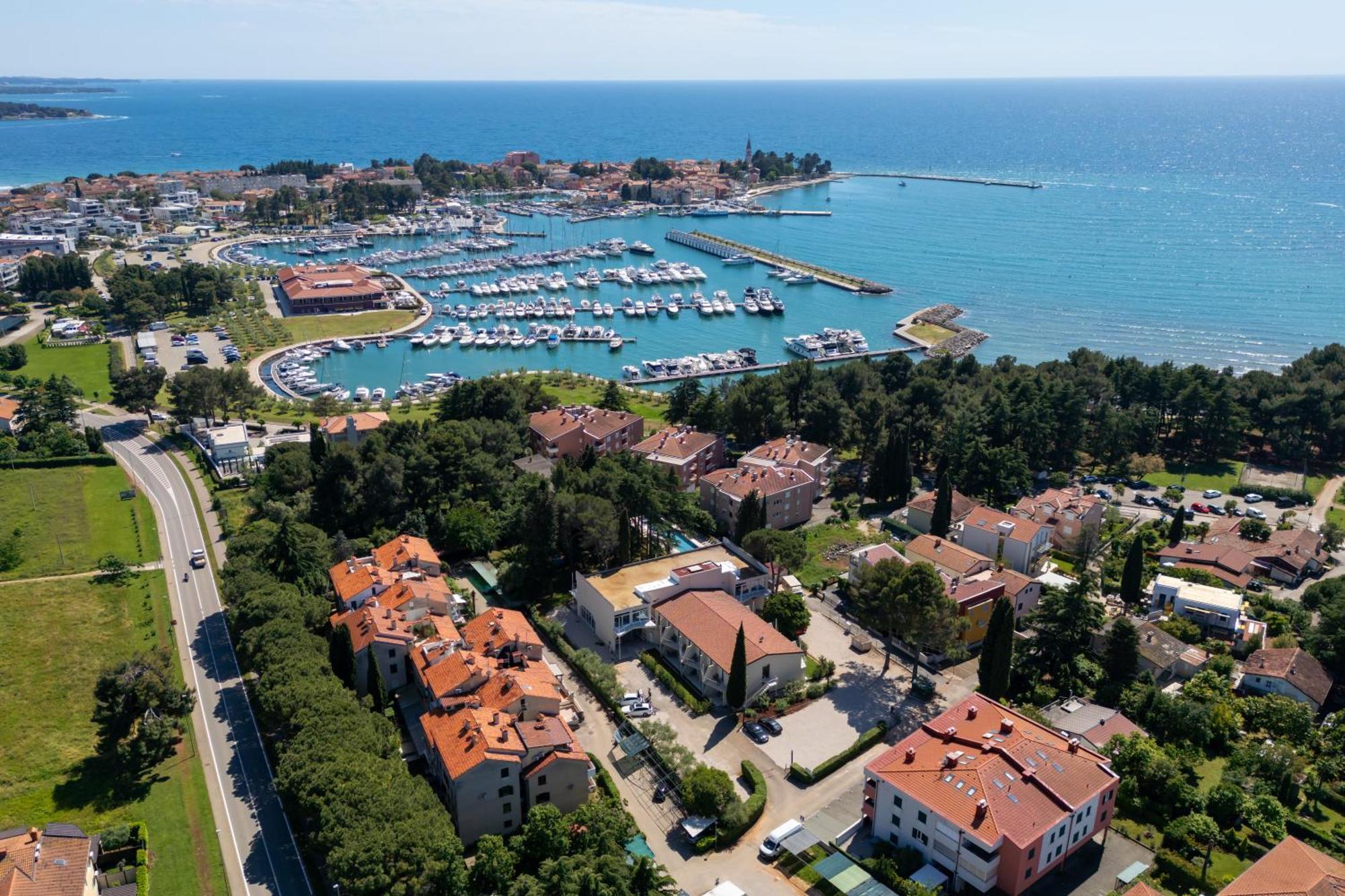 Hotel Emaus Novigrad  Exterior photo